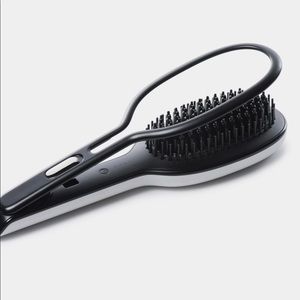 Glossie Instyler brush